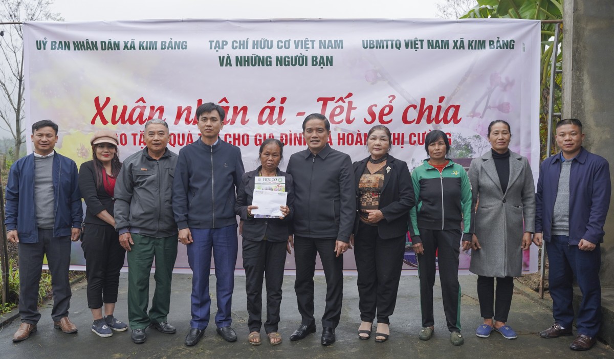 Một mùa xuân thắp lên từ những tấm lòng