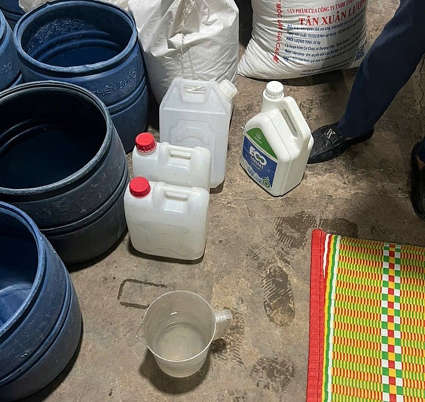 Hưng Yên: Khởi tố hai đối tượng dùng chất cấm sản xuất gần 3 tấn giá đỗ