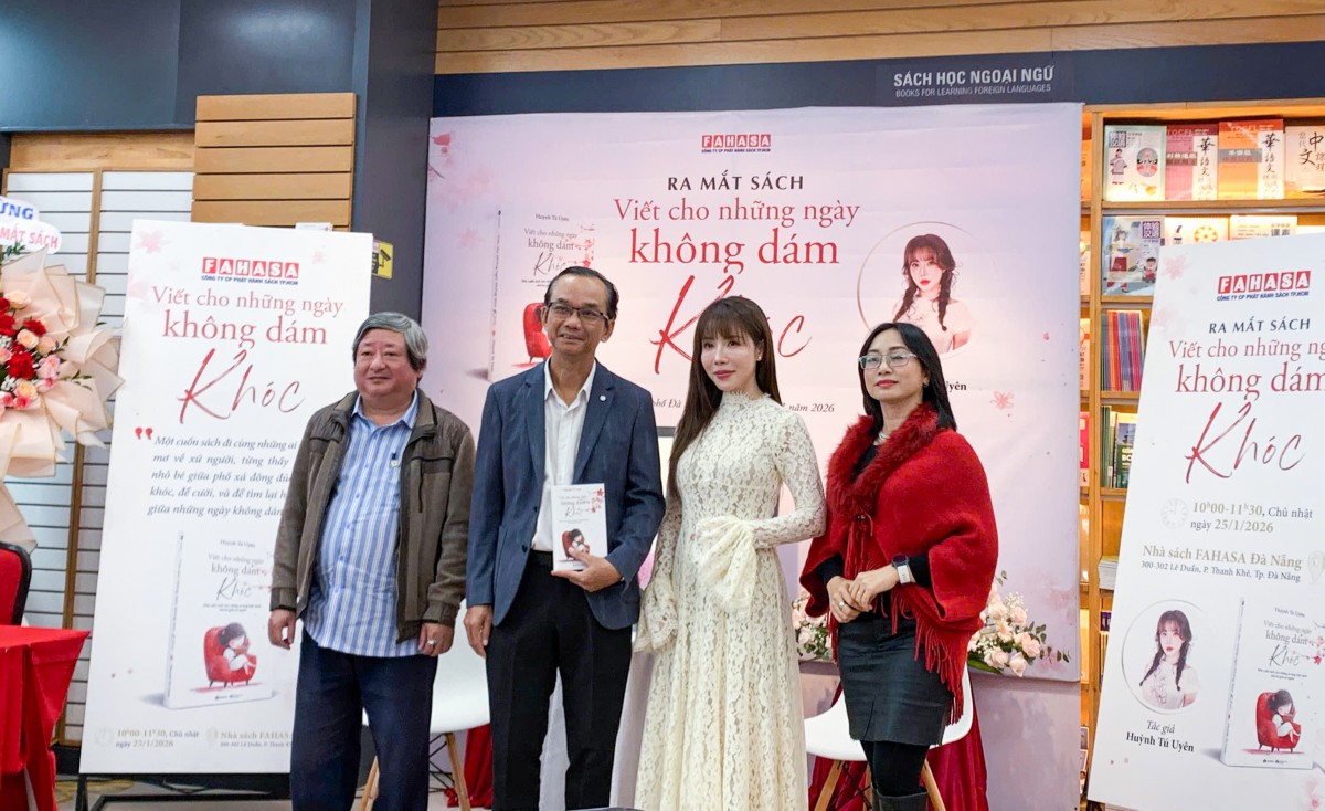 “Viết cho những ngày không dám khóc”: Tiếng nói dịu dàng của người trẻ xa xứ