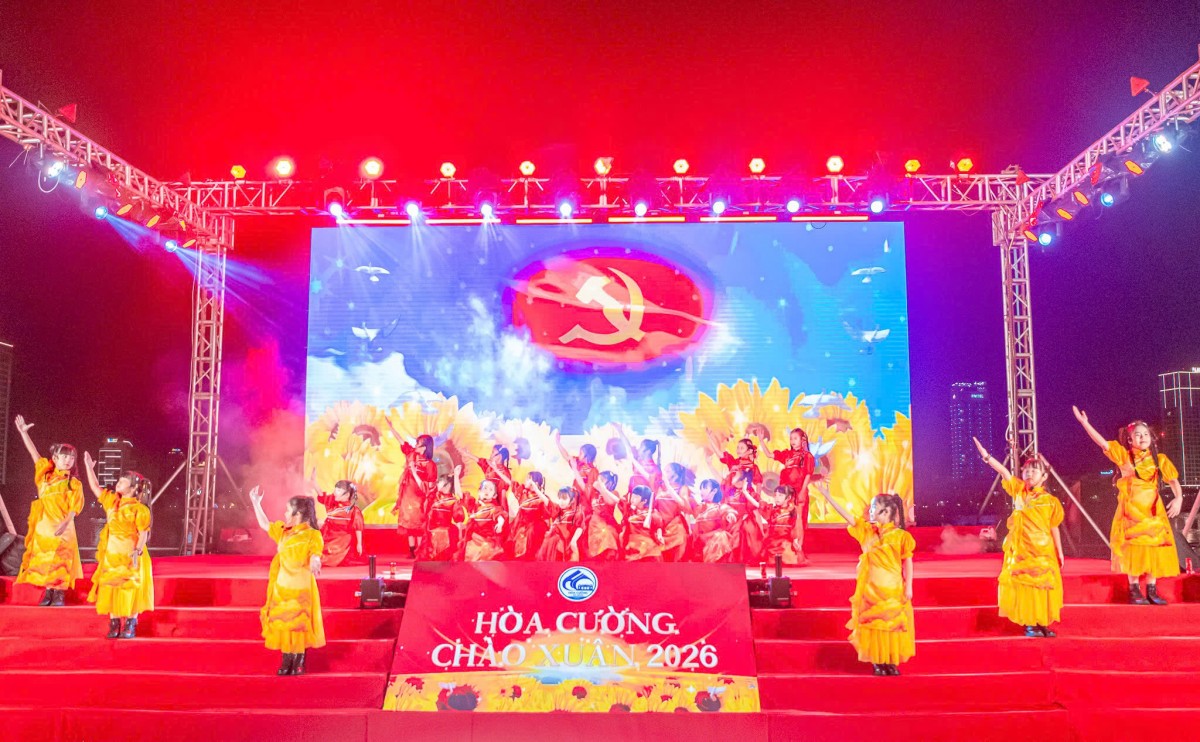 Triển lãm ảnh và chương trình nghệ thuật “Ánh sáng niềm tin” chào mừng thành công Đại hội Đảng XIV