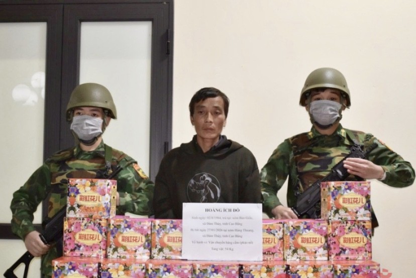 Cao Bằng: Bắt giữ đối tượng vận chuyển 54 kg pháo hoa nổ trái phép