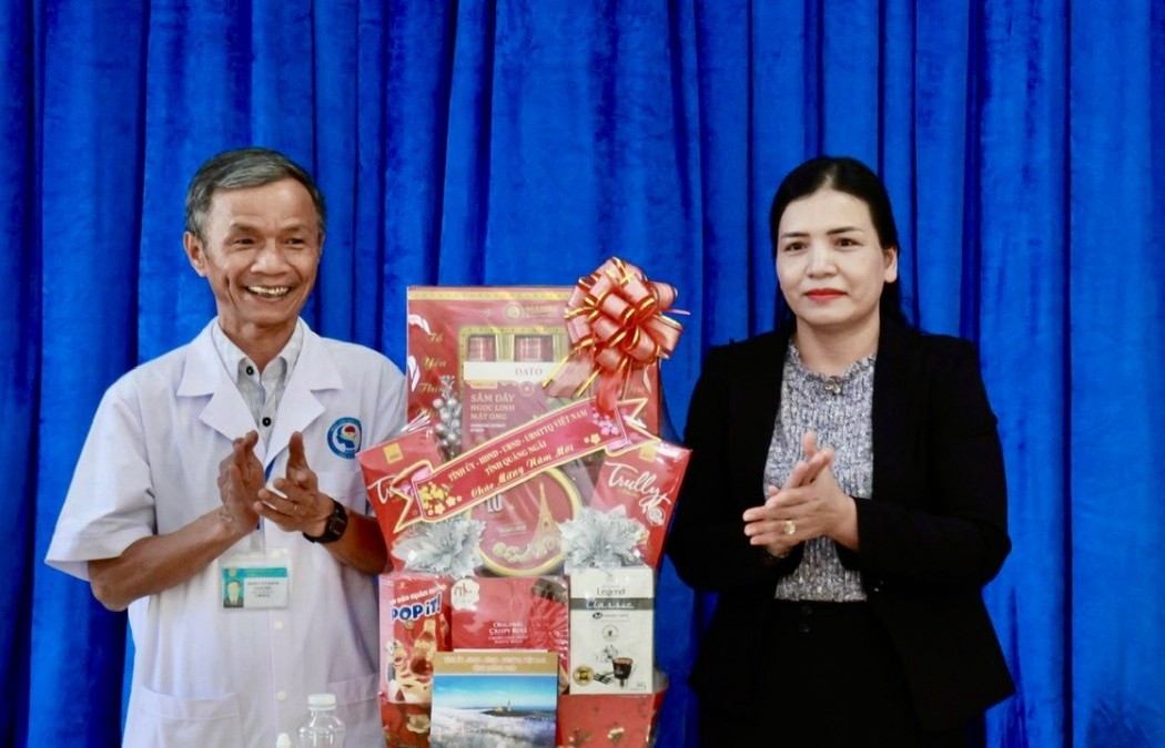 Quảng Ngãi: Phó Chủ tịch Thường trực UBND tỉnh Y Ngọc thăm, chúc Tết người có công và cơ sở bảo trợ xã hội