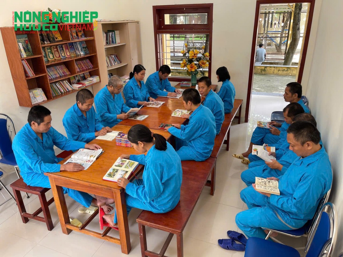 Hoạt động đọc sách, sinh hoạt chung của bệnh nhân tại Trung tâm Điều dưỡng người tâm thần Quảng Nam.