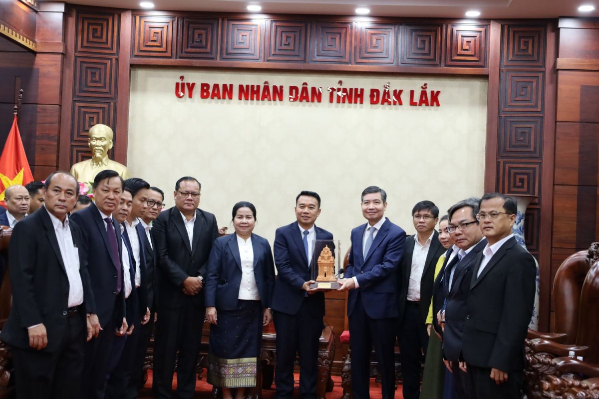 Chủ tịch tỉnh Đắk Lắk tiếp đoàn công tác tỉnh Champasak thăm, chúc Tết