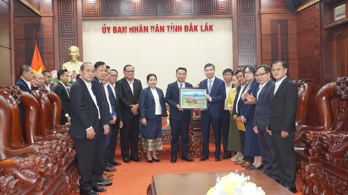 Chủ tịch tỉnh Đắk Lắk tiếp đoàn công tác tỉnh Champasak thăm, chúc Tết