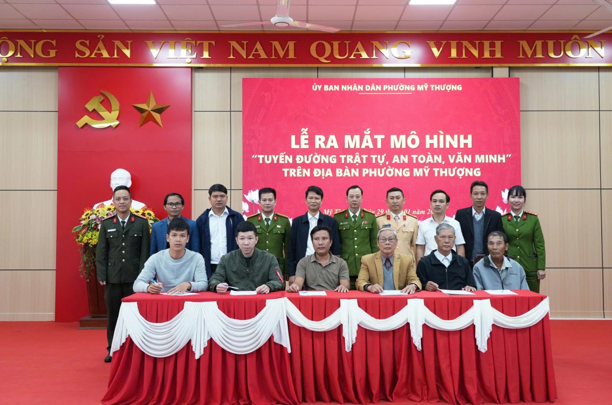 Lễ ra mắt mô hình “Tổ tự quản tuyến đường Phạm Văn Đồng bảo đảm trật tự, an toàn, văn minh”
