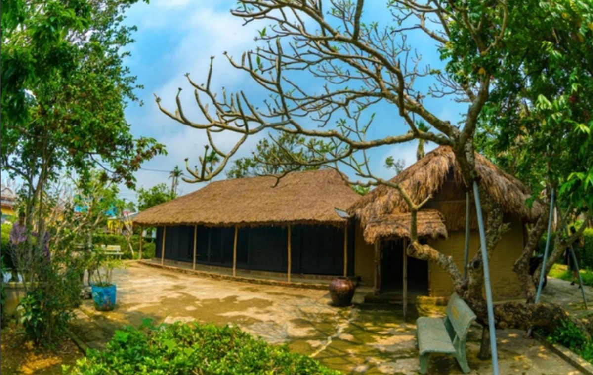 Nhà lưu niệm thời niên thiếu của Chủ tịch Hồ Chí Minh - cụm di tích quốc gia đặc biệt tại làng Dương Nỗ