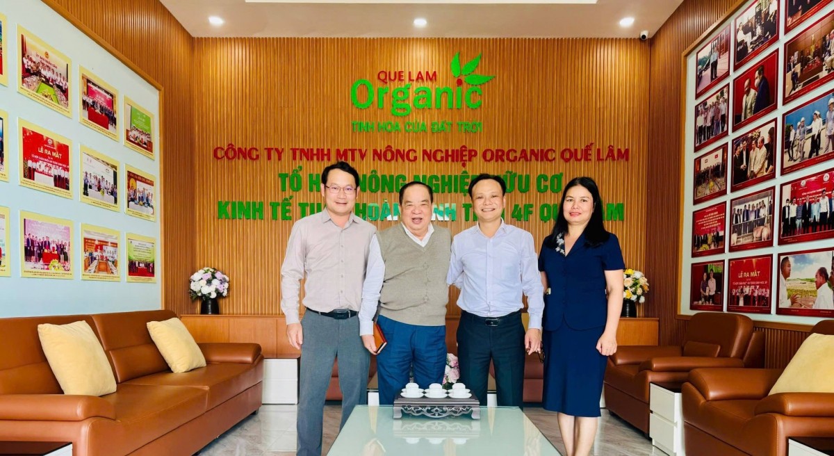 Ban Thường vụ Đảng ủy xã A Lưới 2 đã đến thăm và làm việc với Tập đoàn Quế Lâm tại phường Phong Điền 