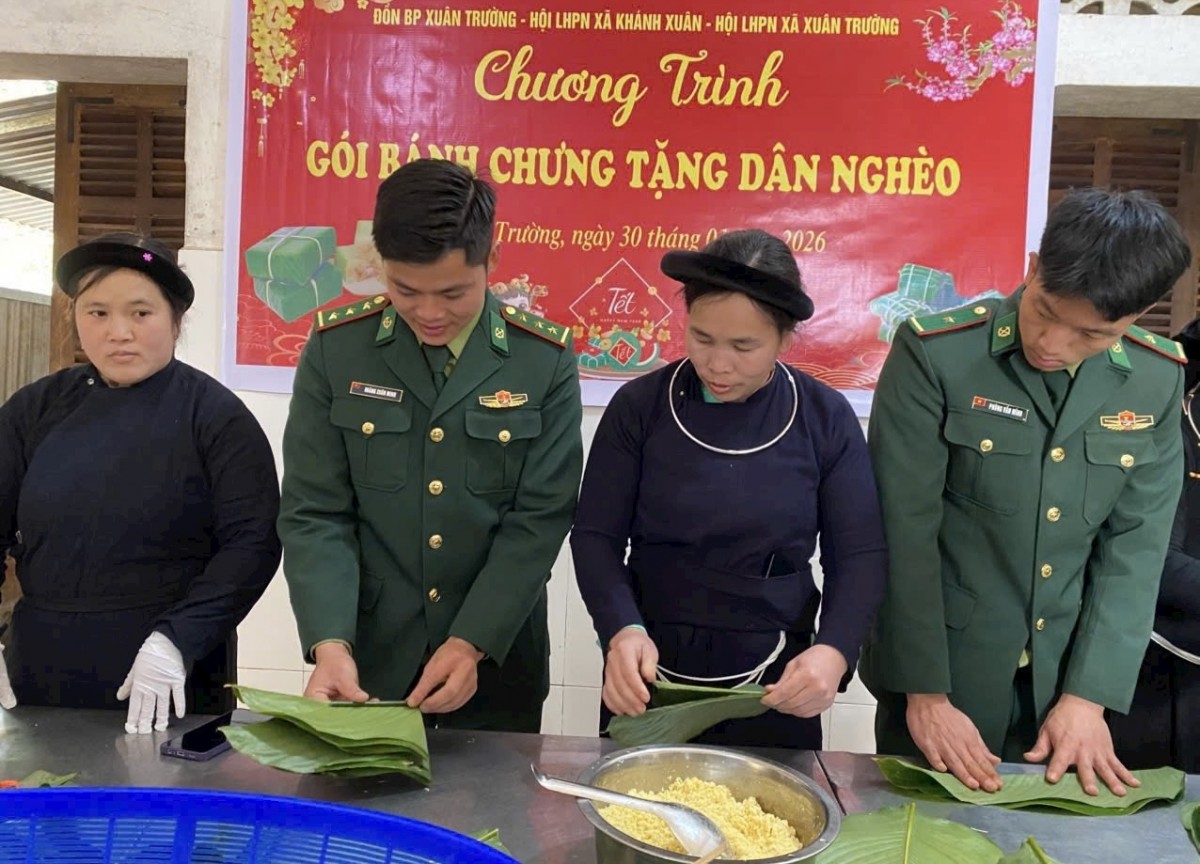 Xuân biên cương xanh màu áo lính