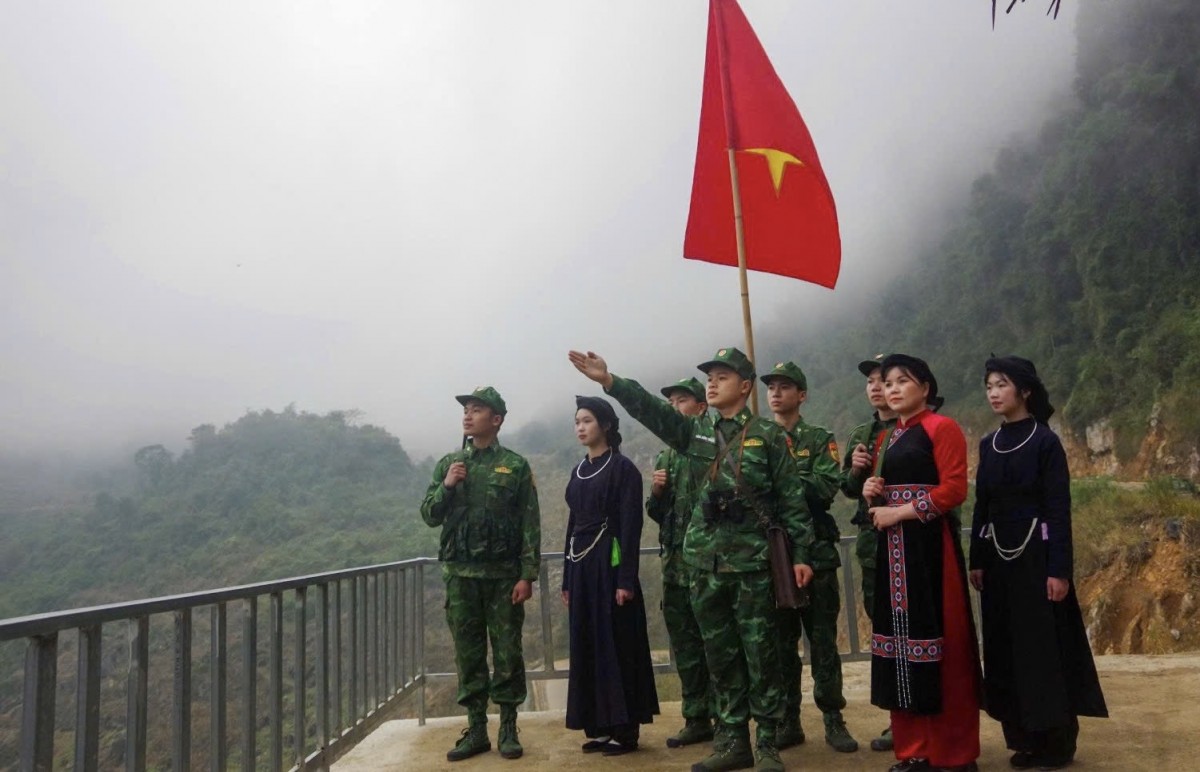 Xuân biên cương xanh màu áo lính