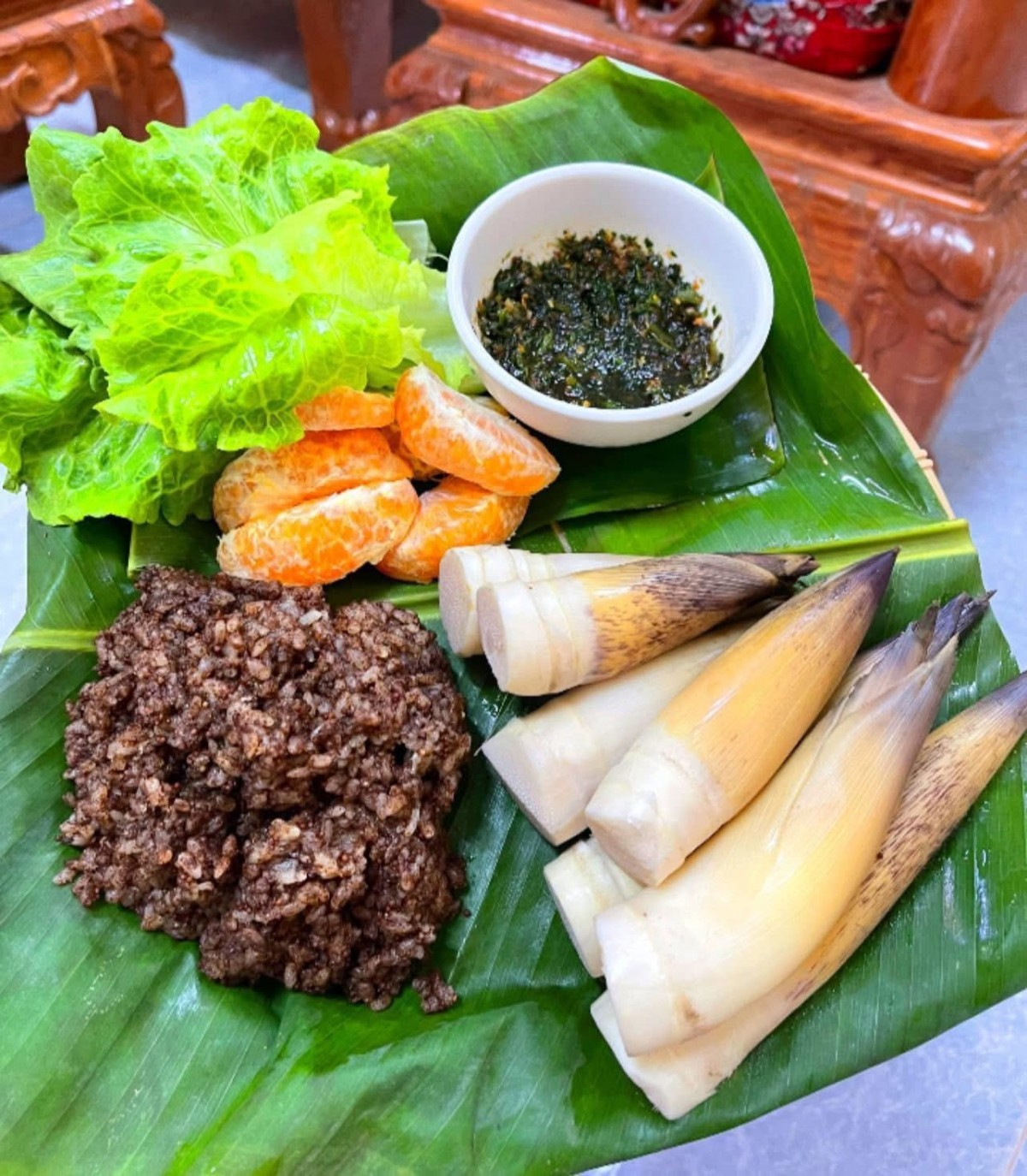 Măng vầu vào mùa, giá cao nhưng vẫn ‘đắt khách’