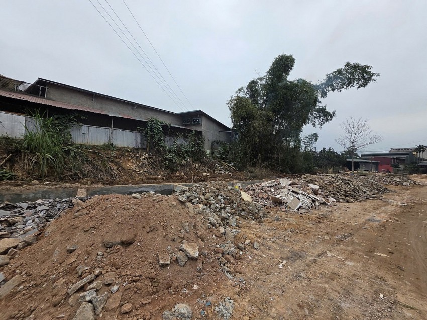 Lào Cai: Cần xử nghiêm tình trạng đổ phế thải xây dựng trái phép