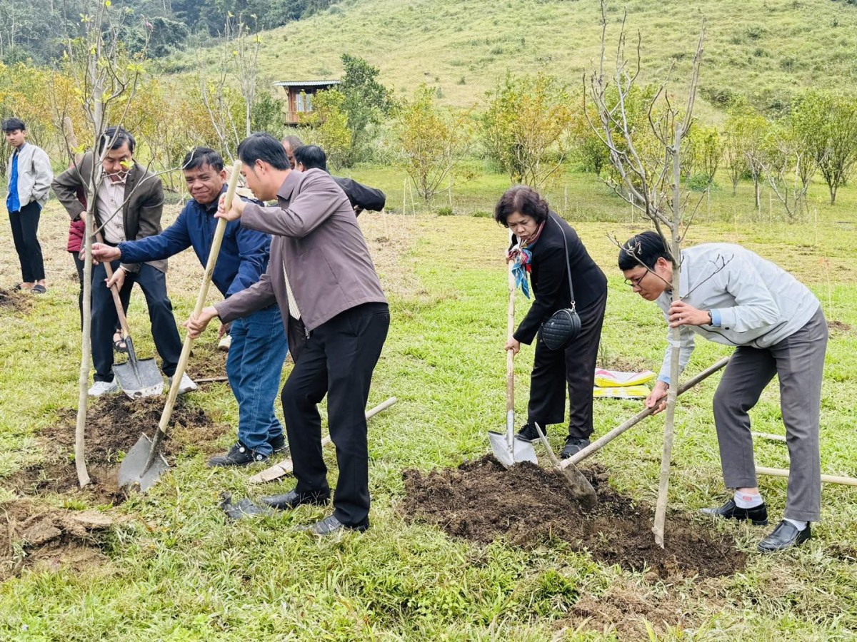 không khí phấn khởi, đoàn kết, tràn đầy niềm tin