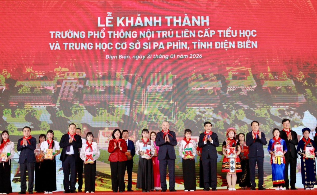 Mang nước sạch lên với học sinh vùng cao biên giới