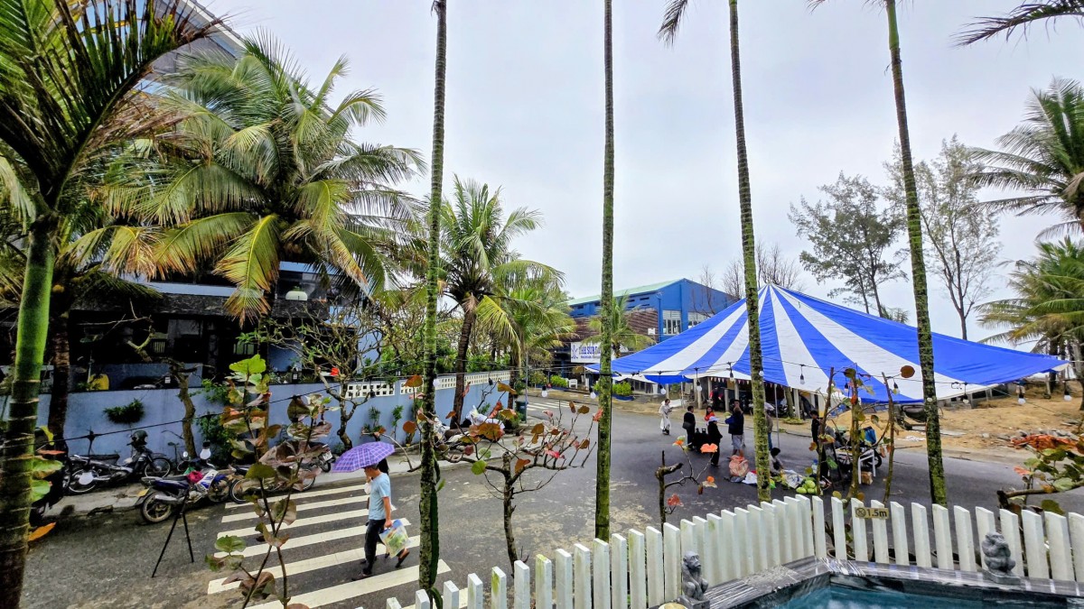 Rộn ràng phiên chợ Tết Bính Ngọ ven làng chài Tân Thành