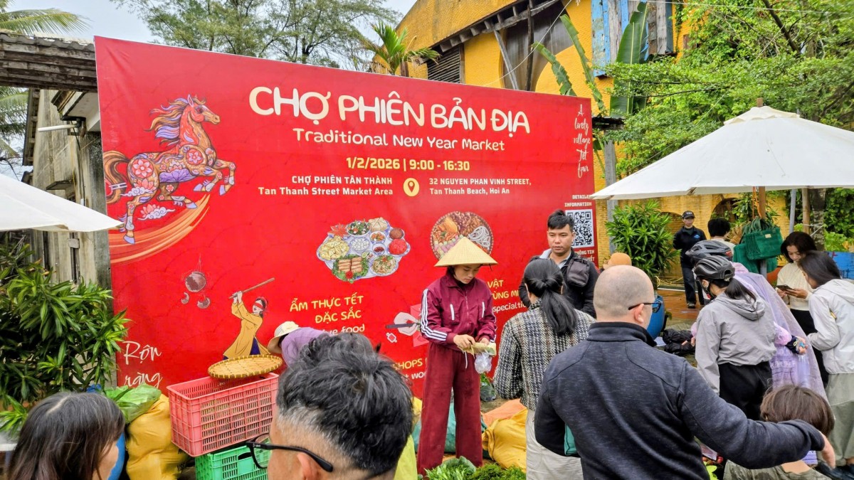 Rộn ràng phiên chợ Tết Bính Ngọ ven làng chài Tân Thành