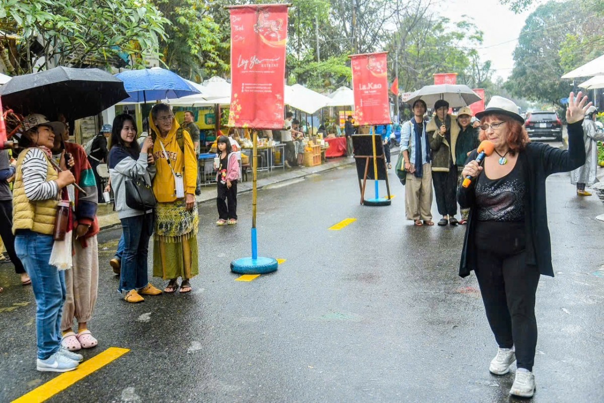Rộn ràng phiên chợ Tết Bính Ngọ ven làng chài Tân Thành