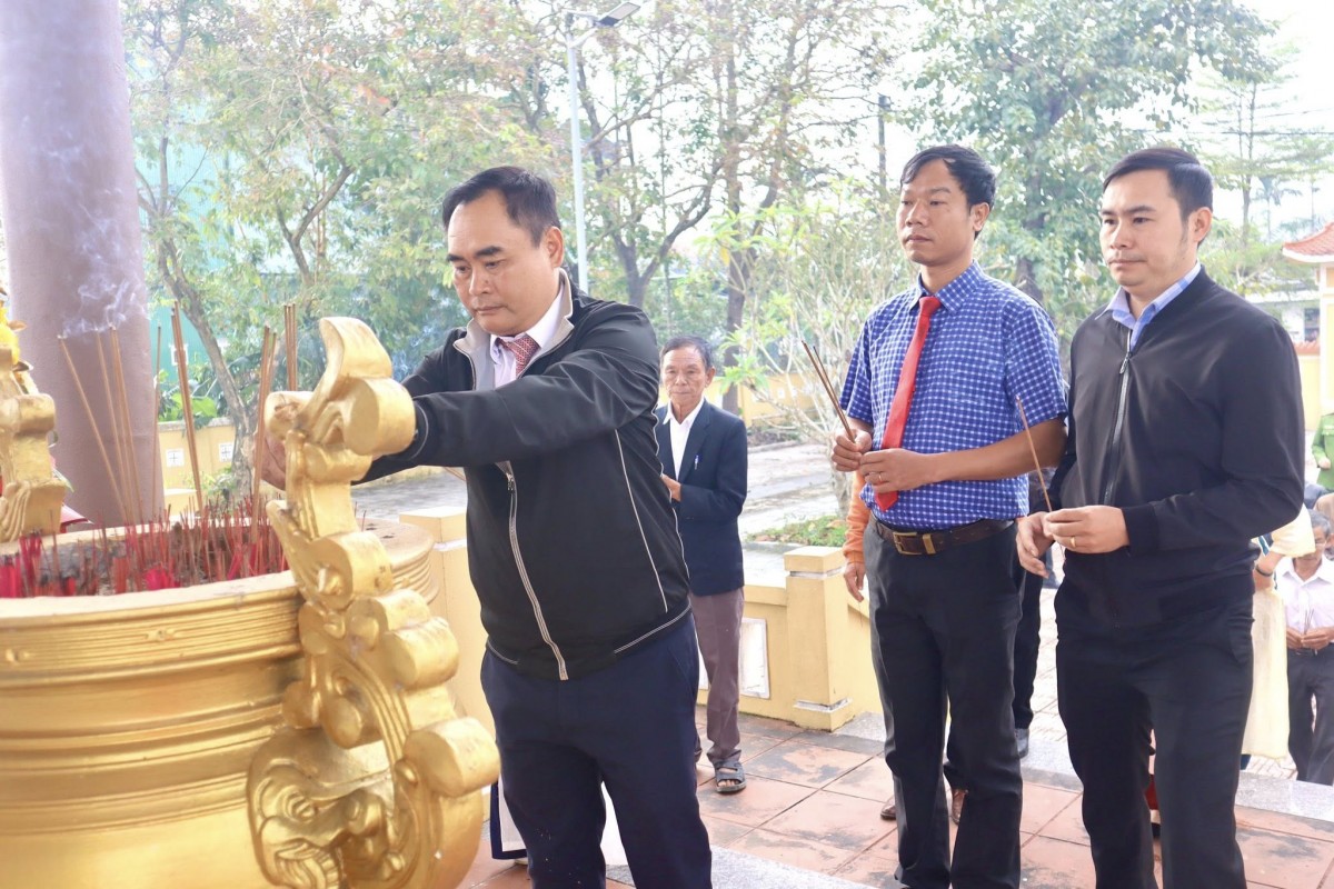 Huế: Phường Mỹ Thượng phát huy truyền thống cách mạng, đoàn kết, năng động, sáng tạo Đây là dịp để mỗi cá nhân tự soi rọi, tự rèn luyện, nâng cao bản lĩnh chính trị, phẩm chất đạo đức, tinh thần trách nhiệm trong thực thi công việc...