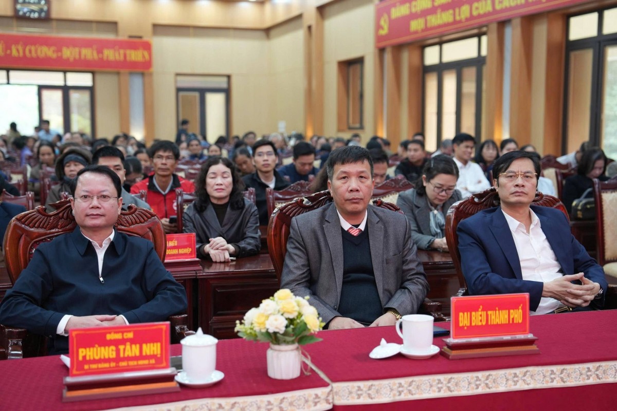 Hà Nội: Xã Quảng Oai trao quà Tết cho các hộ khó khăn nhân dịp Xuân Bính Ngọ 2026