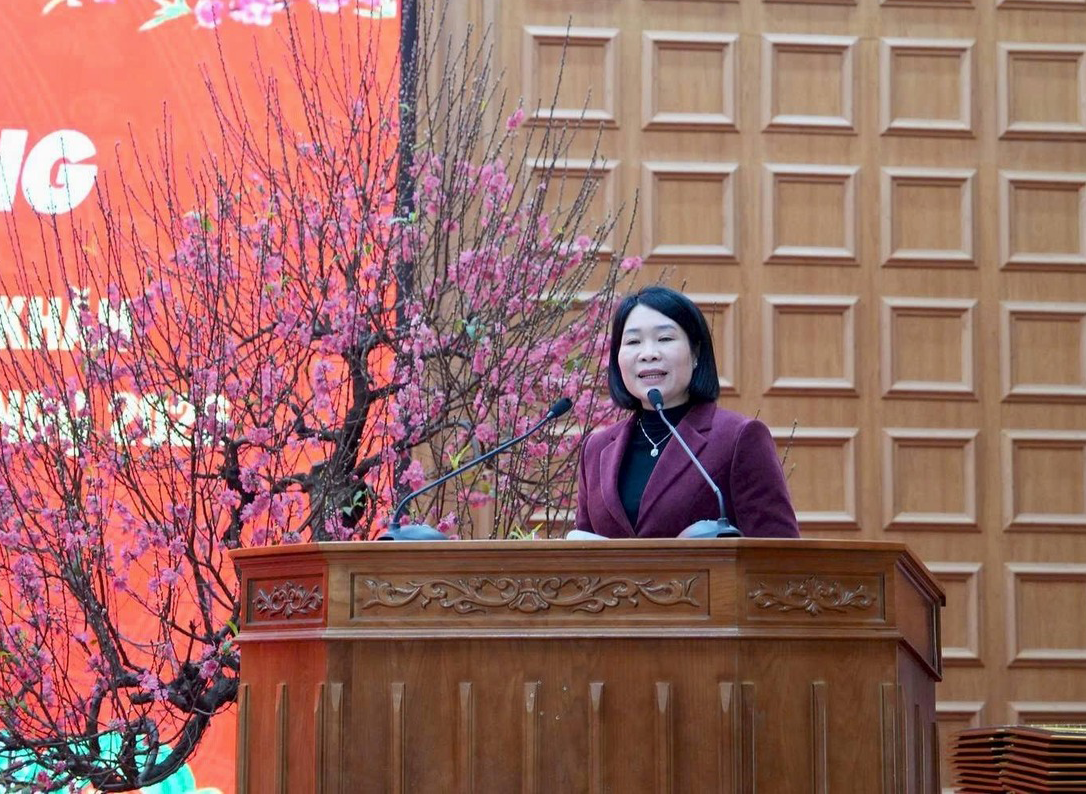 Hà Nội: Xã Quảng Oai trao quà Tết cho các hộ khó khăn nhân dịp Xuân Bính Ngọ 2026