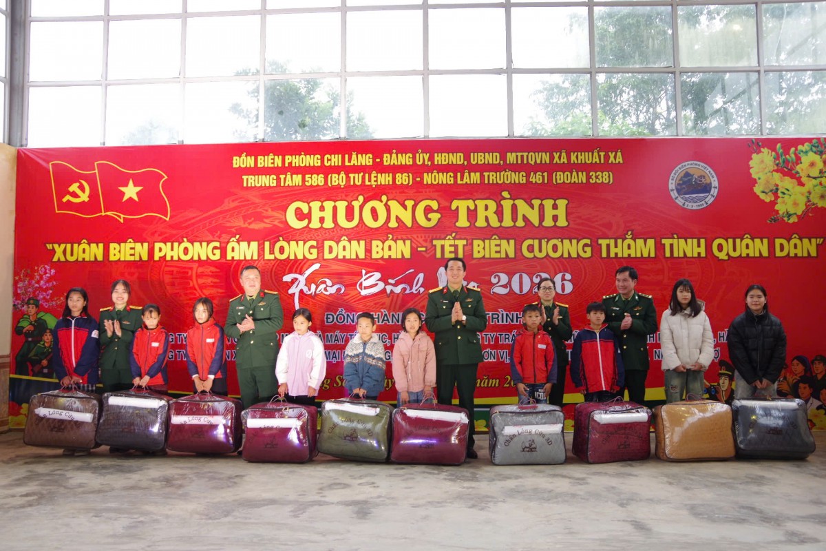 Trung tâm 586 tổ chức chương trình “Xuân Biên phòng ấm lòng dân bản” năm 2026