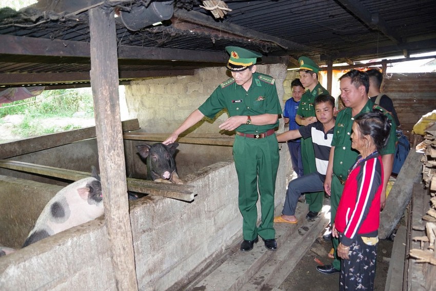 Dân vận khéo giữa đại ngàn phía Tây Đà Nẵng - Bài 2: Những bước chân “ba bám”!