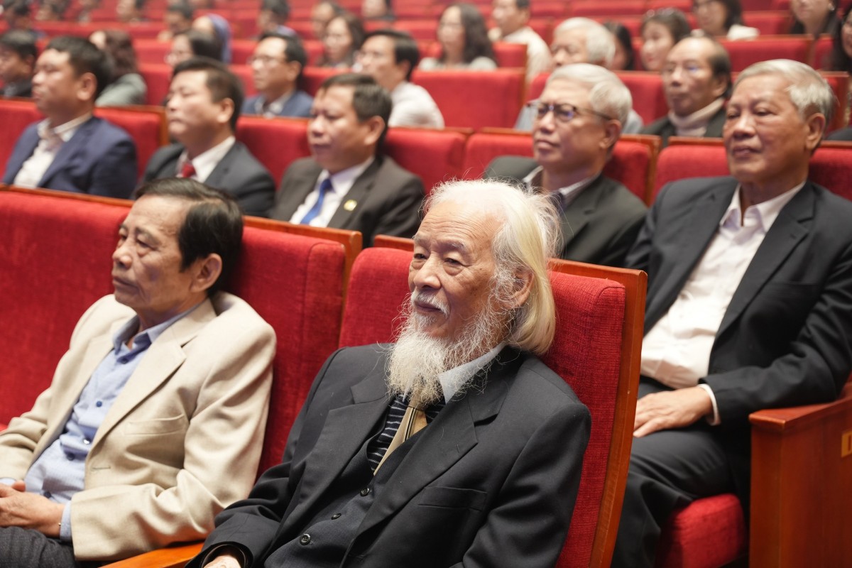 ...các đại biểu tham dự buổi gặp mặt...