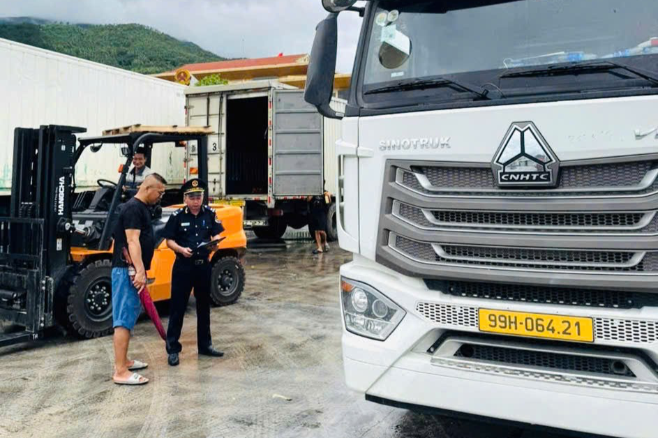 Gỡ ách tắc thực phẩm nhập khẩu: Hải quan yêu cầu toàn ngành trực 24/7
