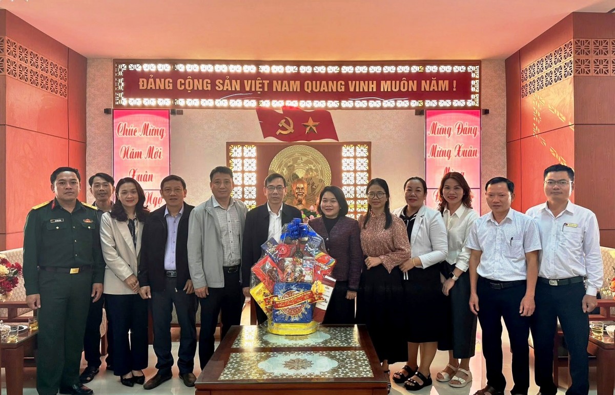 Trưởng Ban Tuyên giáo và Dân vận Thành ủy Đà Nẵng thăm, chúc Tết xã Tiên Phước