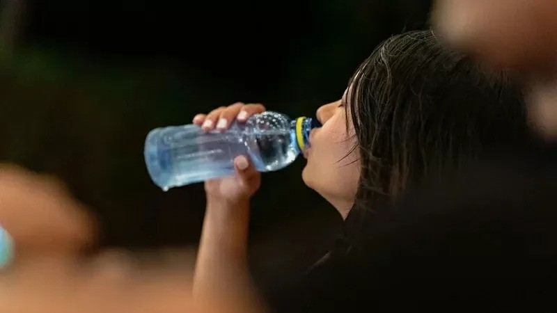 Điều gì xảy ra với cơ thể khi uống ít nước