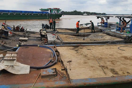 TP.HCM tăng cường giải pháp ngăn chặn khai thác cát trái phép tại Cần Giờ