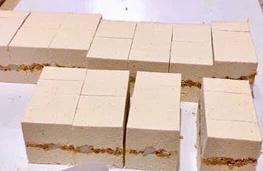 Cùng với bánh chưng, người Tày Cao Bằng làm bánh khảo, một loại bánh không thể thiếu trong dịp Tết Nguyên đán, để cúng gia tiên.