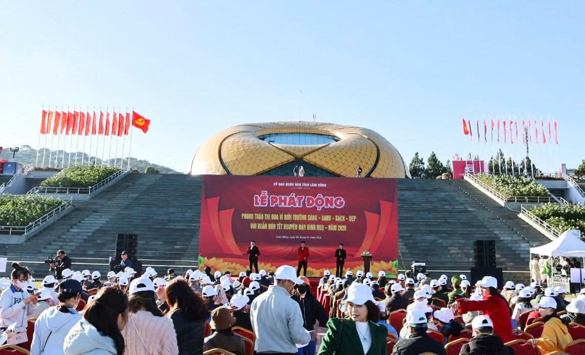 Lâm Đồng: Phát động phong trào trồng cây xanh, trồng hoa và thi đua vì môi trường