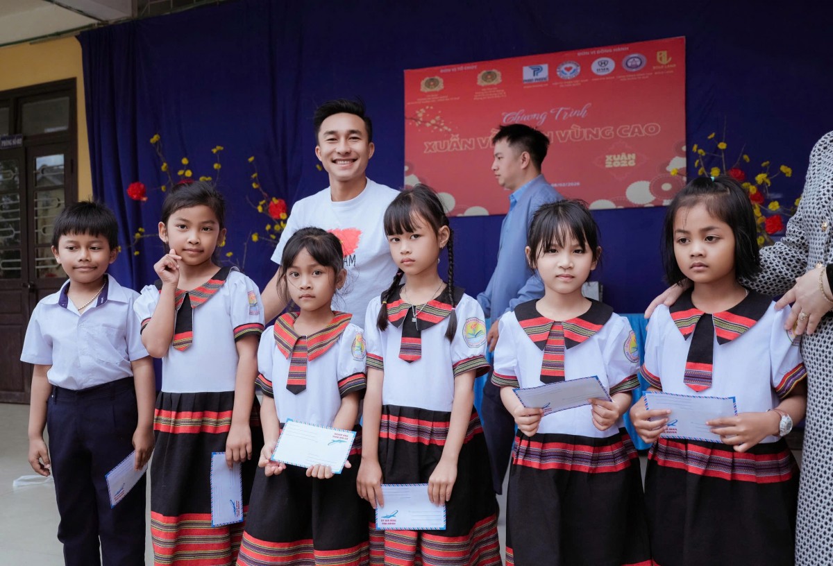 Những phần quà tuy giá trị vật chất không quá lớn nhưng là tấm lòng của lực lượng Công an và các đơn vị đồng hành