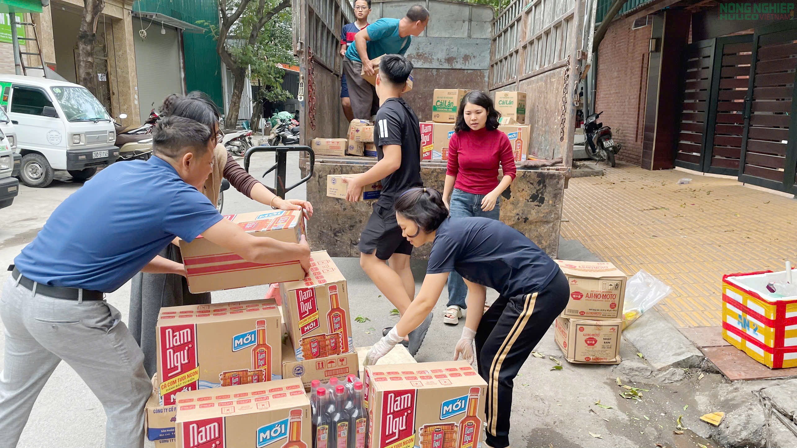 Hàng trăm suất quà Tết gửi gắm yêu thương đến với bà con Đan Lai, xứ Nghệ