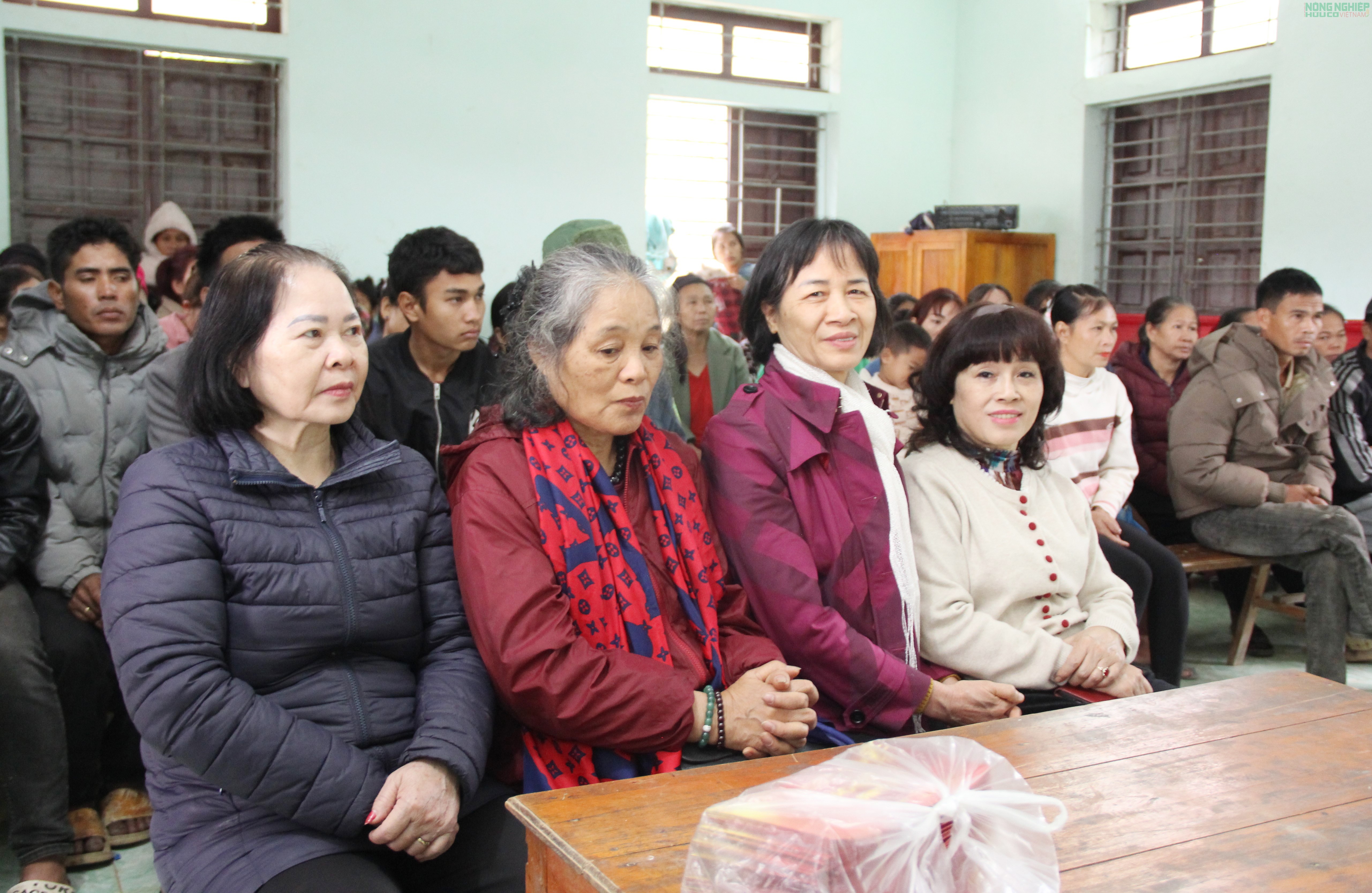 Hàng trăm suất quà Tết gửi gắm yêu thương đến với bà con Đan Lai, xứ Nghệ