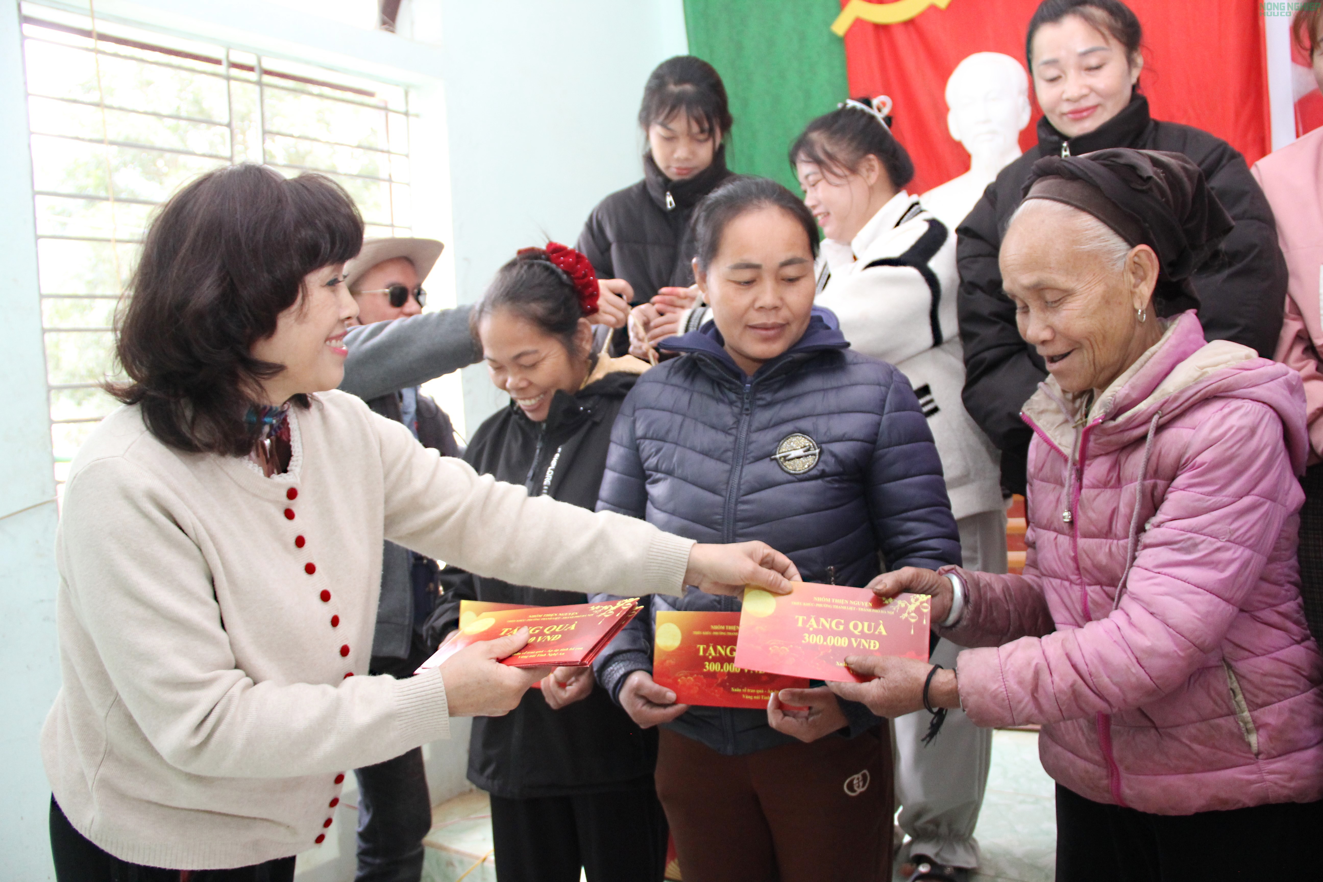 Hàng trăm suất quà Tết gửi gắm yêu thương đến với bà con Đan Lai, xứ Nghệ