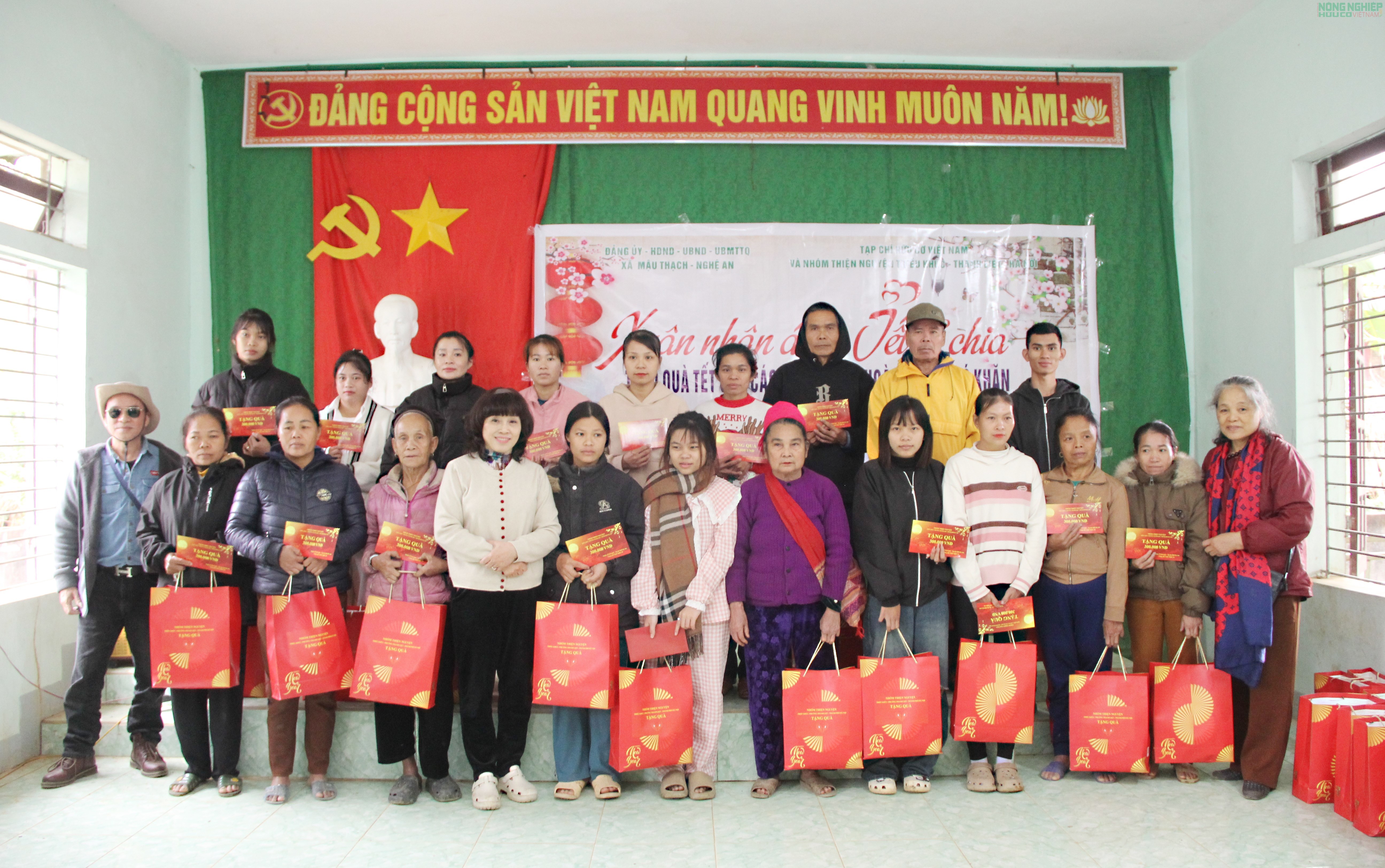 Hàng trăm suất quà Tết gửi gắm yêu thương đến với bà con Đan Lai, xứ Nghệ