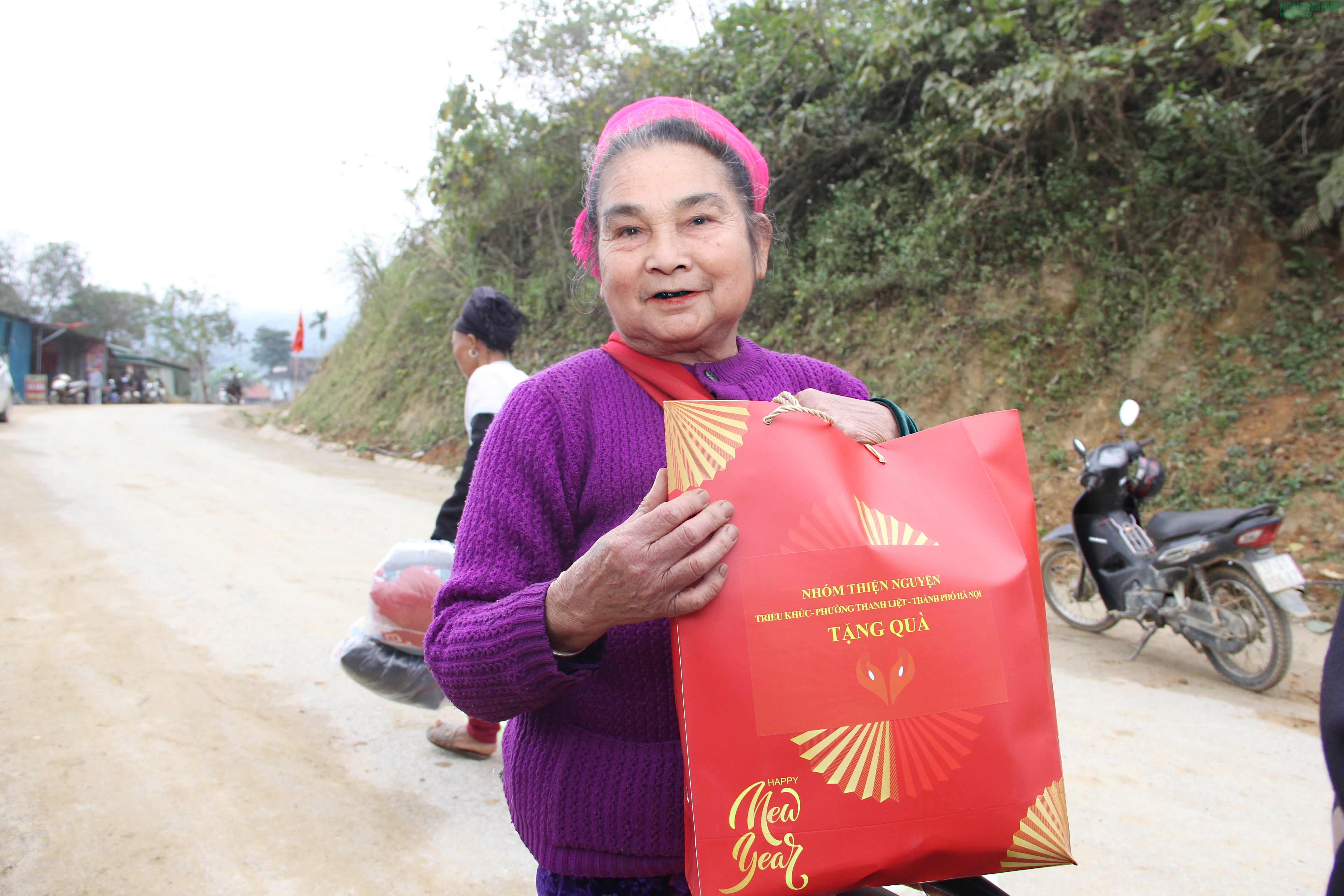 Hàng trăm suất quà Tết gửi gắm yêu thương đến với bà con Đan Lai, xứ Nghệ