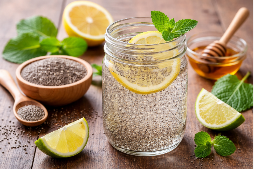 5 lợi ích sức khỏe khi uống nước hạt chia trước khi đi ngủ- Ảnh 1.