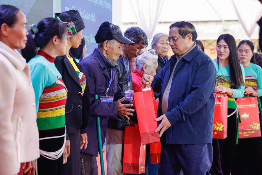 Thủ tướng: Không để ai bị bỏ lại phía sau trong dịp Tết Bính Ngọ 2026