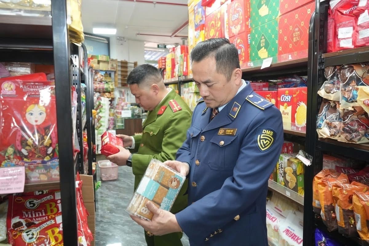 Lào Cai tăng cường chống buôn lậu, giữ ổn định thị trường Tết Bính Ngọ 2026