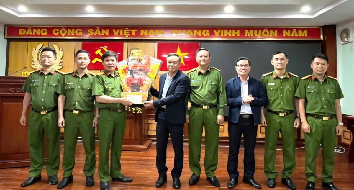 Phó Chủ tịch UBND tỉnh Đắk Lắk thăm, chúc Tết Phòng Cảnh sát Kinh tế Công an tỉnh