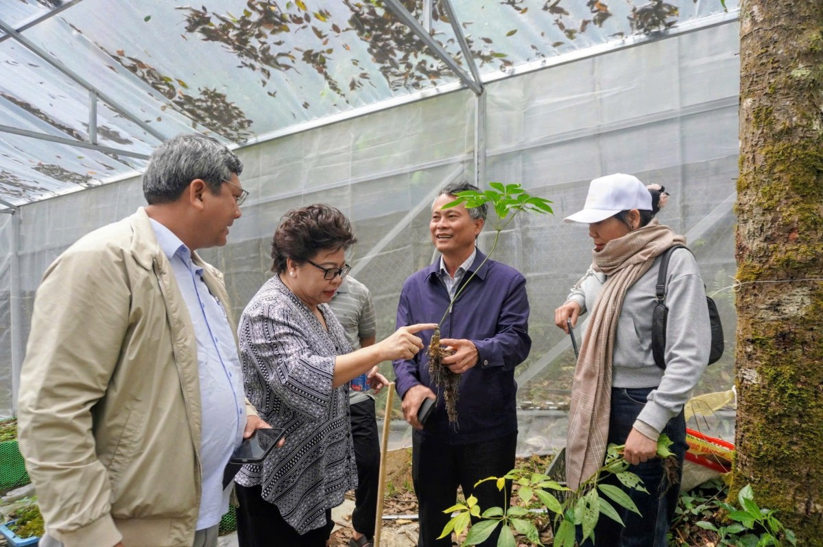 Thay đổi nếp nghĩ, cách làm, hành động quyết liệt để đưa Nghị quyết của Đảng vào cuộc sống
