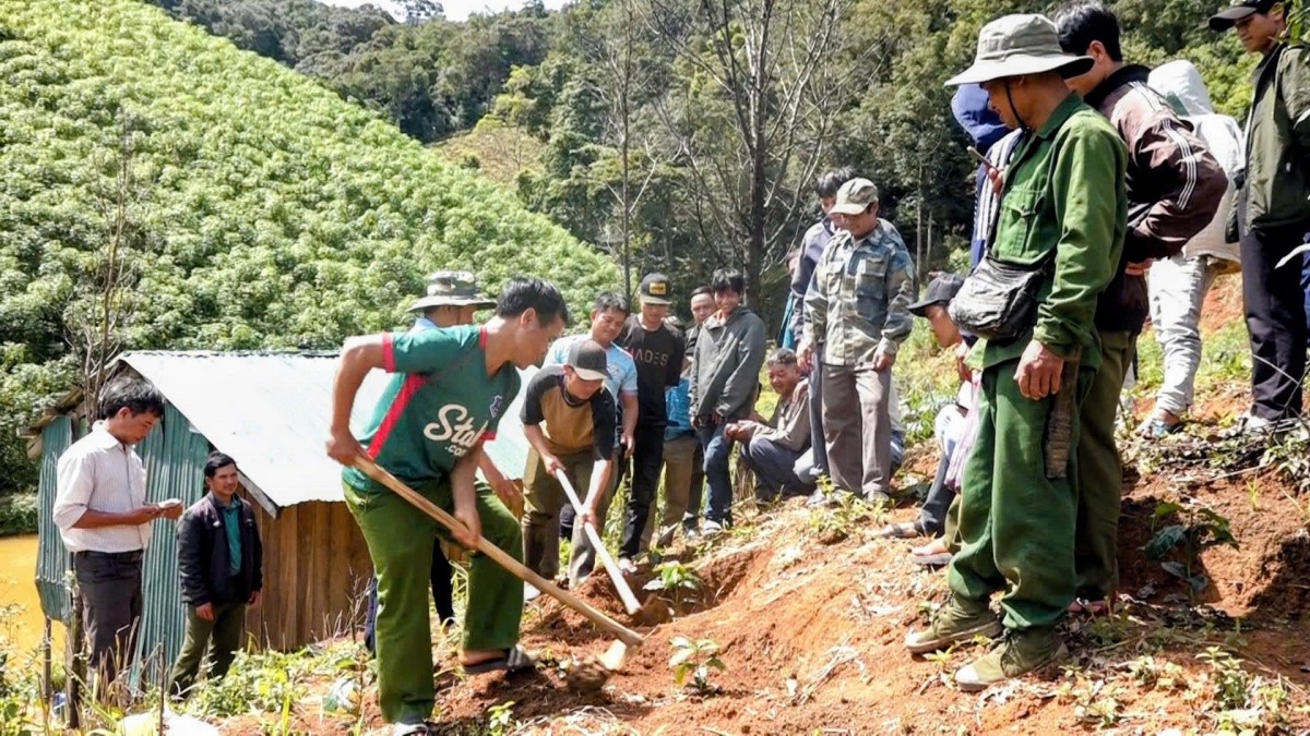 Thay đổi nếp nghĩ, cách làm, hành động quyết liệt để đưa Nghị quyết của Đảng vào cuộc sống