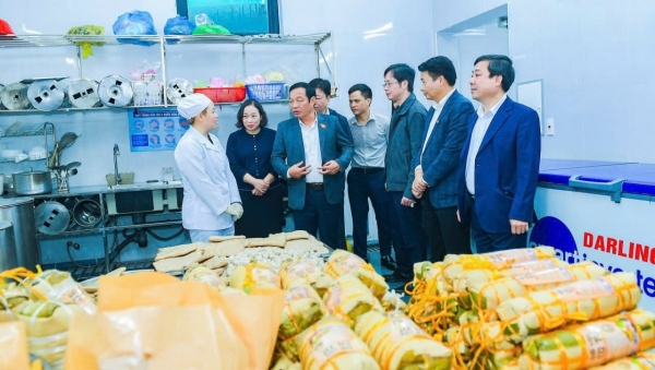 "Người gác cổng" mang tết sạch, an toàn cho người dân đất Cảng