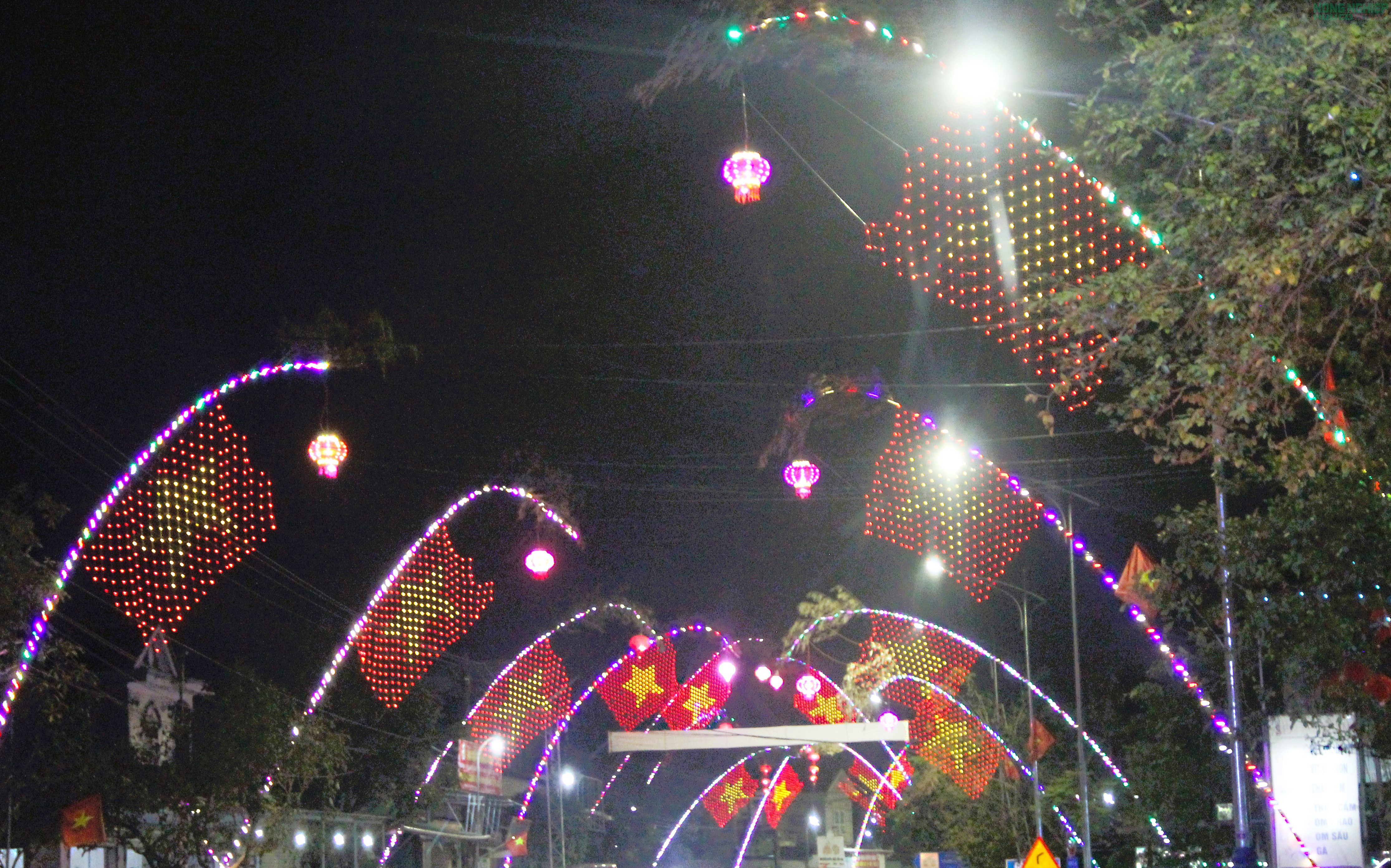 Lung linh những “cung đường nêu” đón Tết xứ Nghệ