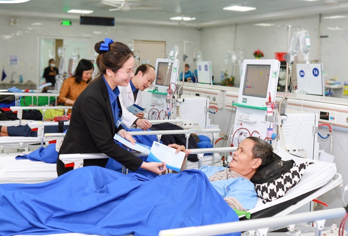 Tết ấm đến bệnh nhân chạy thận tại Bệnh viện đa khoa TTH Hà Tĩnh
