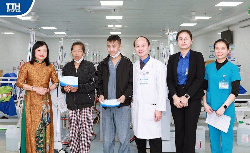 Tết ấm đến bệnh nhân chạy thận tại Bệnh viện đa khoa TTH Hà Tĩnh