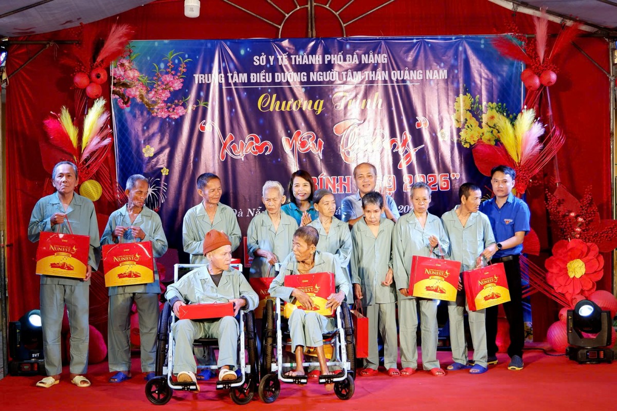 Những phần quà Tết được trao đến bệnh nhân đang điều trị tại Trung tâm Điều dưỡng người tâm thần Quảng Nam trong chương trình “Xuân yêu thương”.